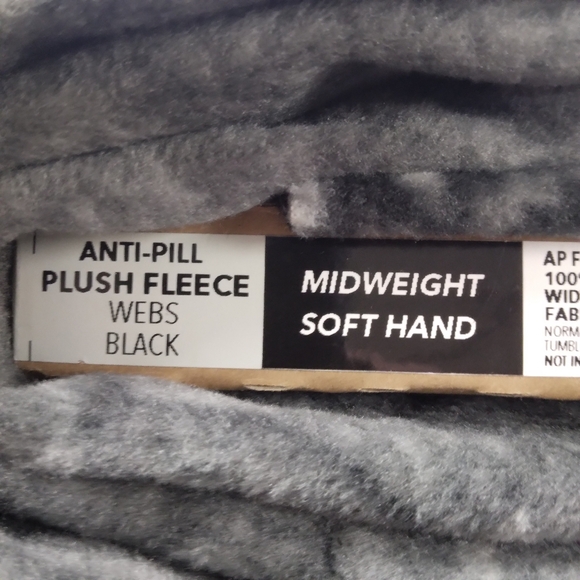 FABRIC Mid Wgt Soft HAND fleece In Spooky Webs Floral, The Last Off The Bolt - Picture 8 of 12